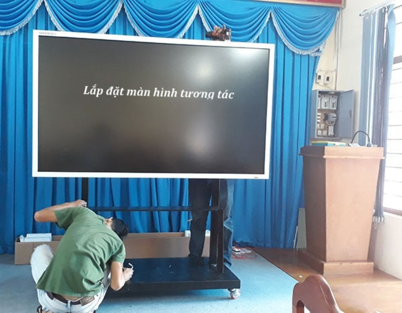 Lắp đặt màn hình tương tác đúng kỹ thuật