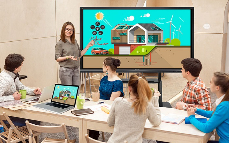 Màn hình tương tác 100 inch sử dụng trong giáo dục