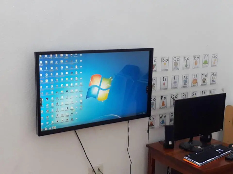 Sửa màn hình tương tác không lên nguồn