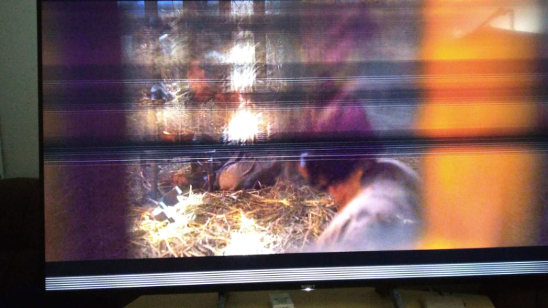 Nguyên nhân màn hình tivi bị sọc ngang nhấp nháy